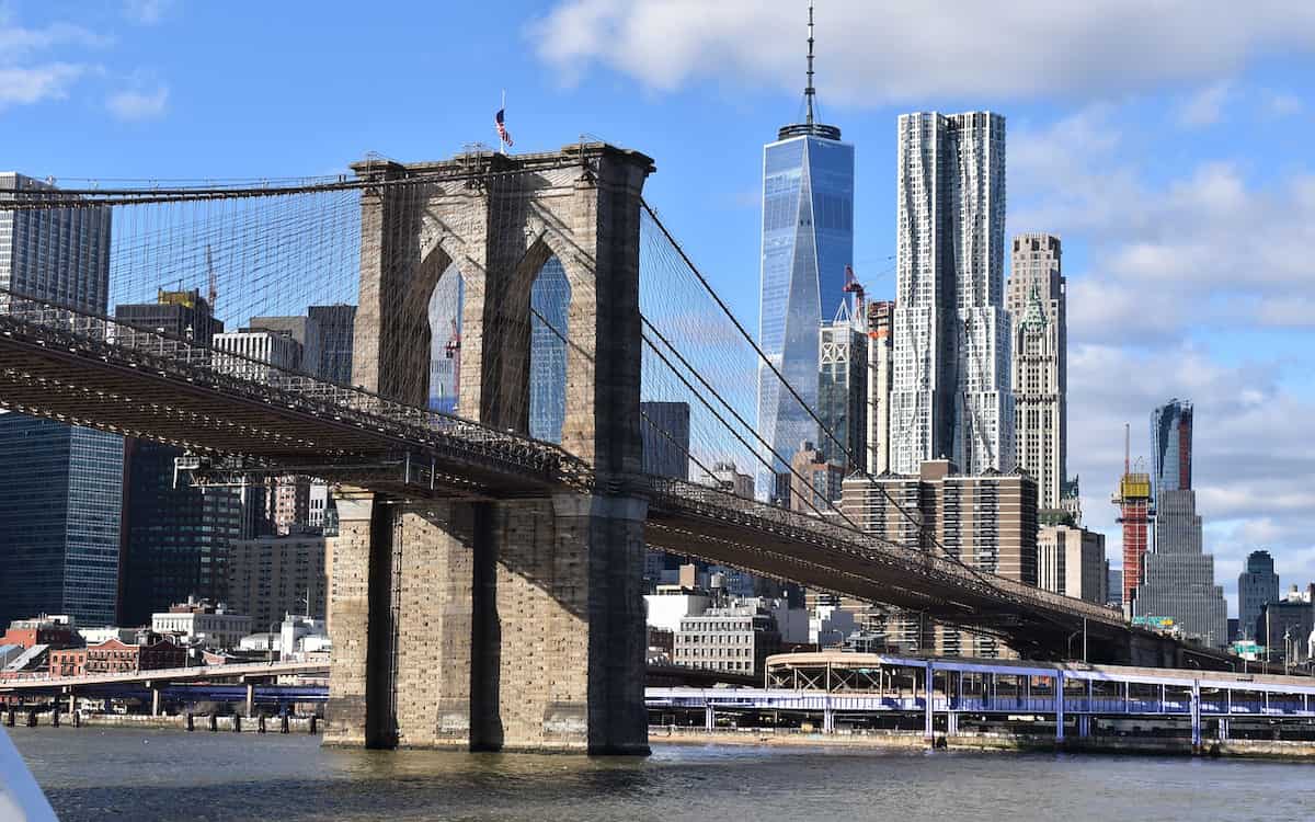 Lee más sobre el artículo El puente de Brooklyn y su estructura de acero